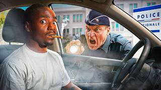 FUMER Du GAZON Devant La POLICE!