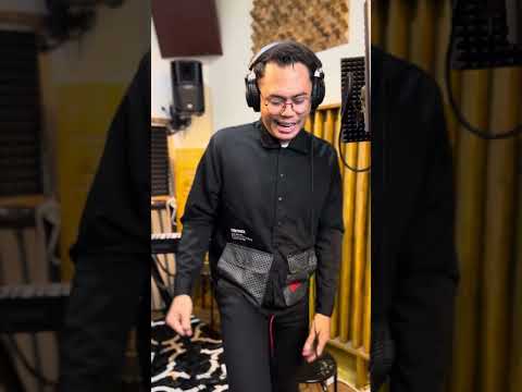 Sesaat Kau Hadir - Cover Sir Tri Adinata