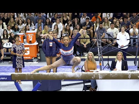 Suni Lee scores a perfect 10 on beam during meet vs Florida