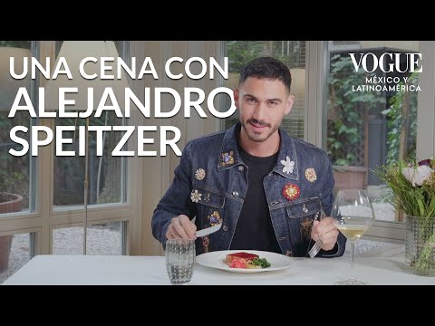 Alejandro Speitzer prueba platillos italianos en la Semana de la Moda de Milán