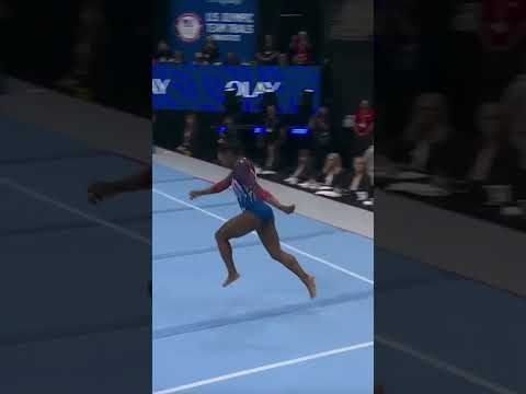¡Recuerda que Simone es mucho más baja que él!