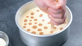 Esta técnica de duas cores transforma um simples cheesecake em um divertido safari