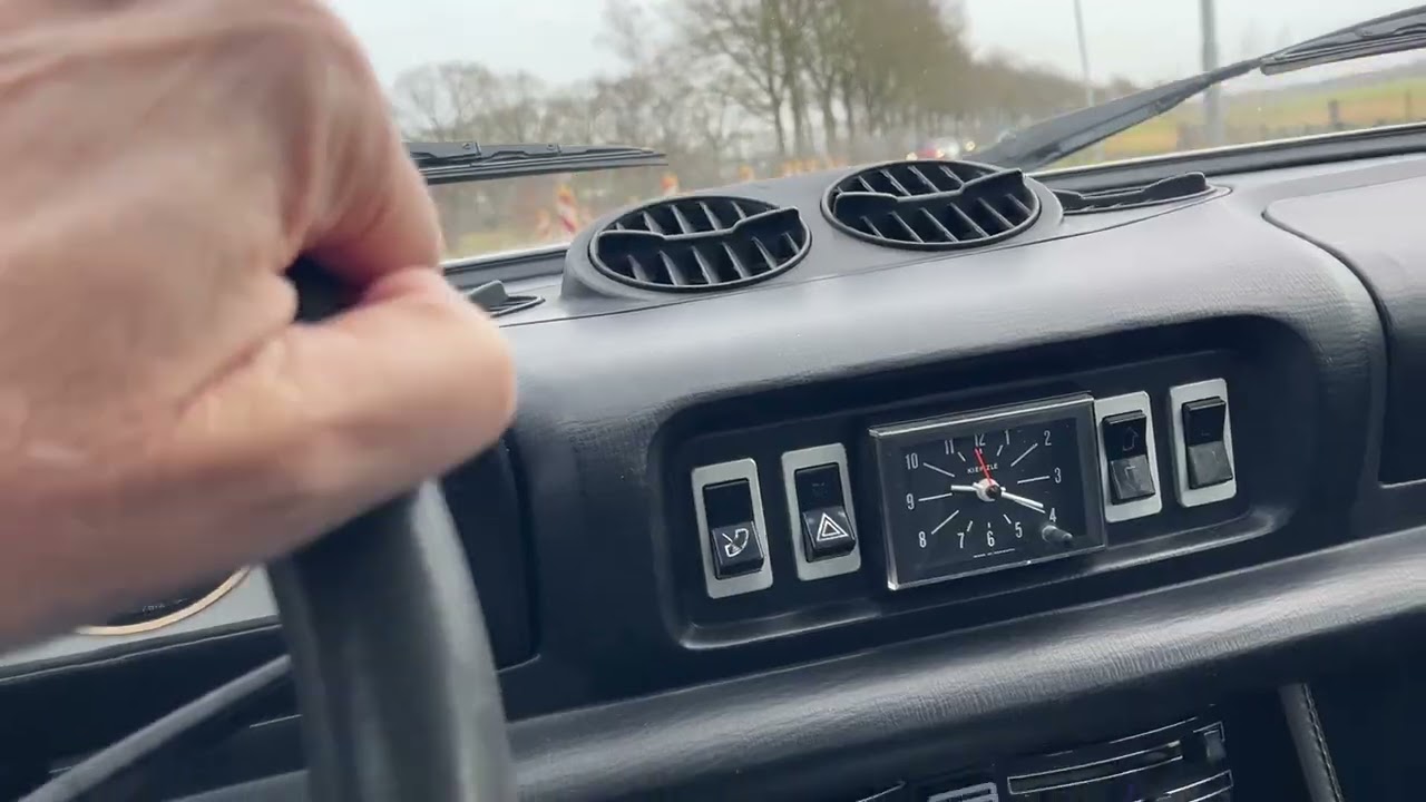 Video preview of Peugeot 504 V6 Coupe (1975)