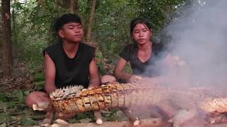 Survival in jungle, Catch wild crocodile for food in jungle, Crocodile cooking spicy, Chicken curry