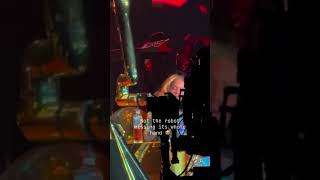 Not the robot missing its whole hand #beyonce