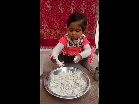 लीजिये आज हमने बनाया है गरमा गरम पराठा आप सब के लिए