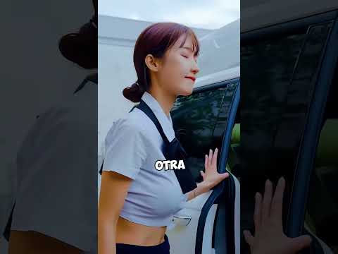 La mujer que abre la puerta y él siempre escapa por otro lado😵