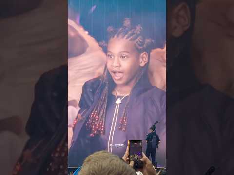 HAPPY BDAY RUMI! Rumi gets emotional performing “PROTECTOR” w/ her mom on her bday show #rumicarter