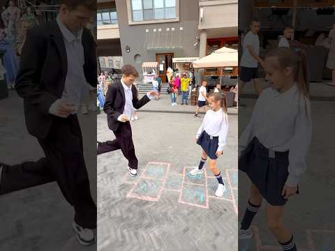 WALKING DANCE GAME 😱😎 LITTLE GIRL SHUFFLE 😍