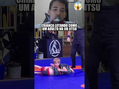 CRIANÇA LUTANDO COMO UM ADULTO NO JIU JITSU