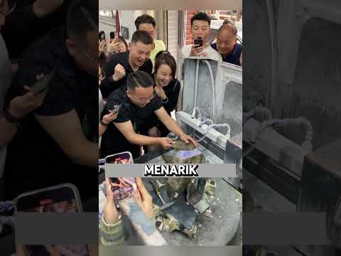 Pertunjukan Pemotongan Batu Giok