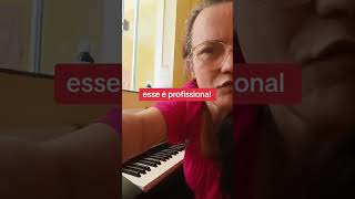 além de dona de casa,estudo música