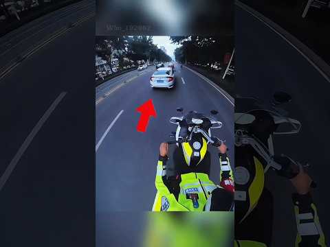 Die Polizei ebnete den Weg, um das Auto mit dem Jungen rechtzeitig ins Krankenhaus zu bringen 👮‍♀️