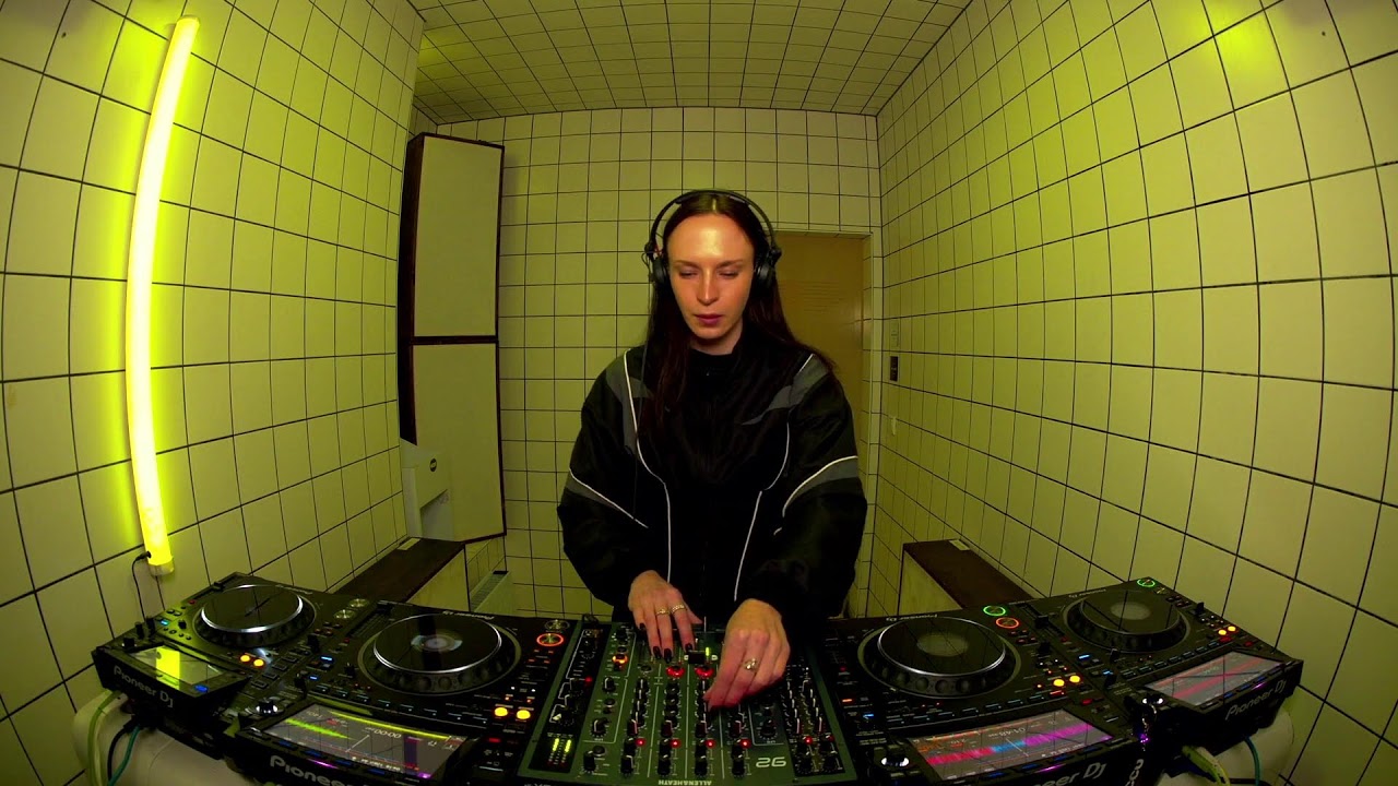 Chloe Skewesweir | HÖR – October 30 / 2025