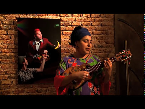 Caca En La Cabeza de Sofia Viola Letra y Video
