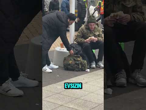BU EVSİZ ADAM YEMEĞİNİ HİÇ DÜŞÜNMEDEN PAYLAŞTI