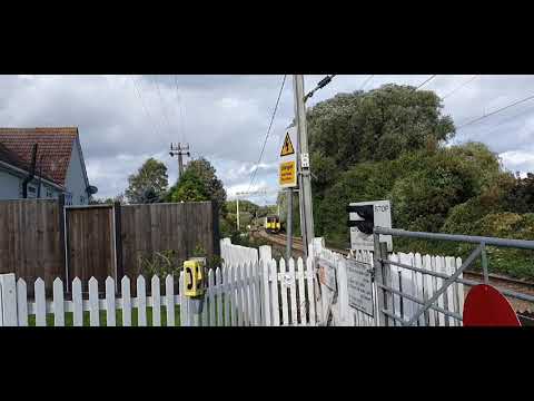 Class 317 passing Cranbourne Level Crossing with a 2 tone horn