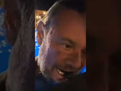 BESOURO MORDE A BOCA DE RICHARD RASMUSSEN