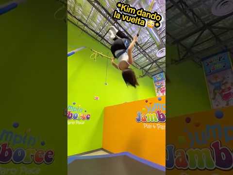 KIMBERLY Y KIMA SALTANDO Y DANDO VUELTA 😳😱 | #jukilop #shorts #kimberlyloaiza