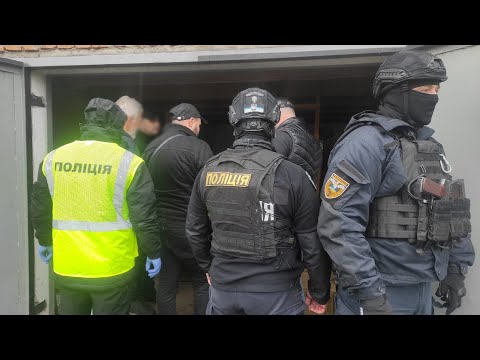 Зберігав арсенал зброї у гаражі: на Житомирщині поліція затримала підозрюваного