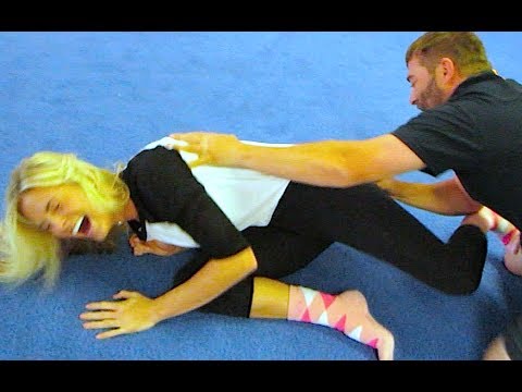 DE-PANTSING YOUR SISTER!