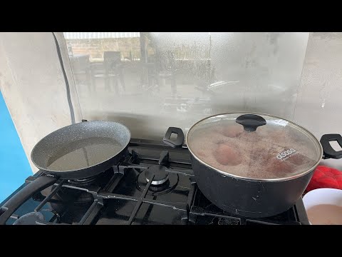 Preparando mi almuerzo aquí en El Salvador