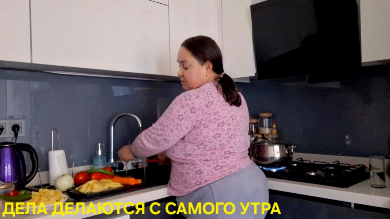 С утра уже как заведенная юлаи стираюсь и суп варится