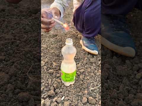 बीड़ी बम के बाप को बोतल मे चला दिया #crakerstesting #firecrackers #funny #experiment #comedy
