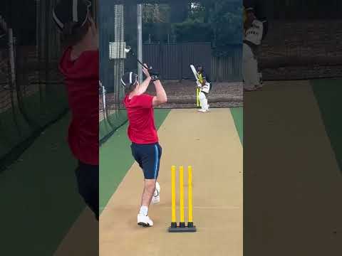 Back-of-the-sidearm ball confuses batsman #cricket