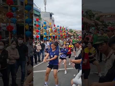 kéo cô bất ổn..