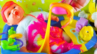 Baby Doll Sister have fun in Slime Bathtub. Тhere is SLIME everywhere!
