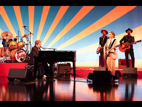 Elton John & Brandi Carlile – Who Believes In Angels? (Live On The Graham Norton Show)