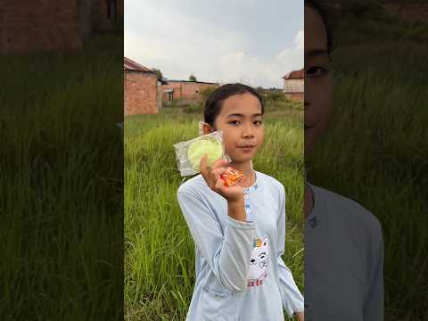 aku punya jajanan yupi hamburger dan rambut nenek #shorts