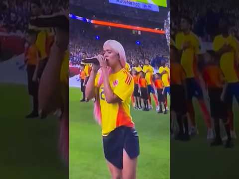 Karol G canta el Himno de Colombia Final Copa América 🏆🇨🇴👸🏼 #karolg #copaamerica