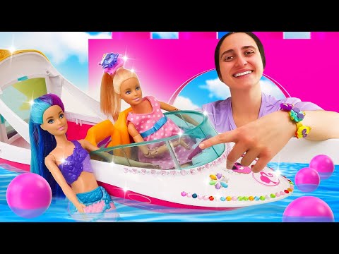 Come fare amicizia con una bambola sirena?🧜‍♀️ Giochiamo con le bambole Barbie nel video per bambini