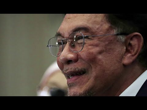 Malaysian prisoner turned leader claims majority