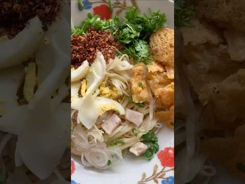 အုန်းနို့ခေါက်ဆွဲ #food #foodie #noodles #streetfood #traditional #cusine #milk #coconut #homemade