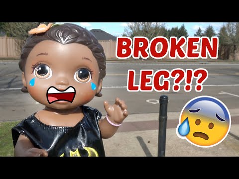 BABY ALIVE has a ACCIDENT at the PARK! The Lilly and Mommy Show! FUNNY KIDS SKIT!