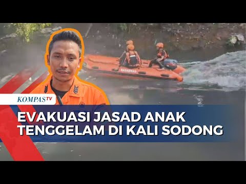 Usaha Petugas Evakuasi Jasad Anak Tenggelam di Kali Sodong Jaktim