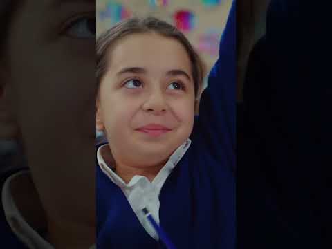 تجلس أويكو تحل الأسئلة - ابنتي #shorts