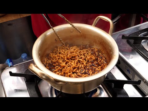 광장시장 신라면, 너구리, 짜파게티 (korea egg noodles - ramyeon, ラーメン, 泡麵 3,000KRW) korean street food