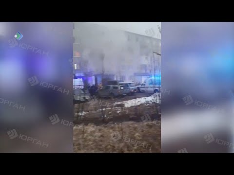 В Усинске в результате пожара в многоквартирном доме спасено 35 человек