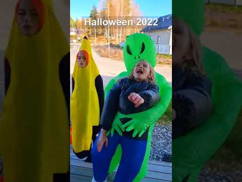 Who recognized himself in the banana??#wholefoods  #halloween2022 #halloweenhumor #halloweencostume