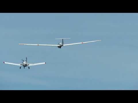 Glider takeoff and landing in La Llagonne (France)