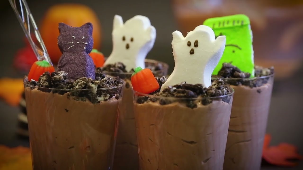 Graveyard Pudding Cups Recipe | Halloween Dessert Ideas - Chinet®