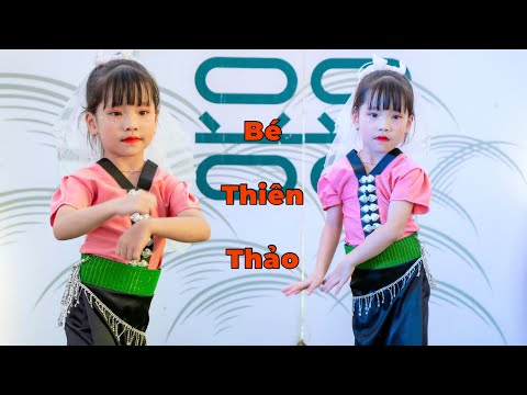 BÉ THIÊN THẢO 6 TUỔI NHẢY CỰC CUỐN - WALKING IN THE SUN REMIX