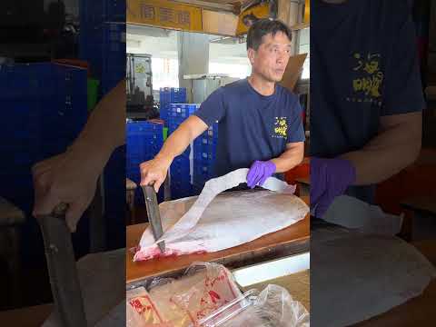giant bluefin tuna cutting every slice clean and powerful#bluefintuna #knifeskills #fishcutting