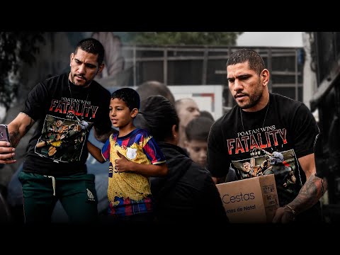 Alex Poatan Doando Alimentos para Pessoas Necessitadas