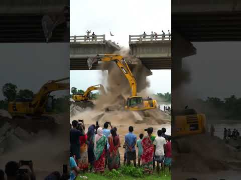 Exsapator Tertimpa jembatan yang Ambruk
