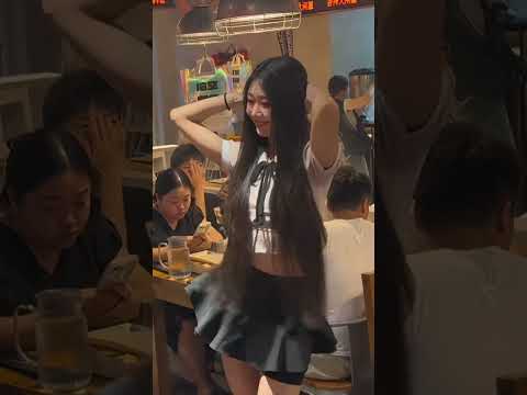 Her smile brings more customers than the chef menu #dance #shortvideo #shorts